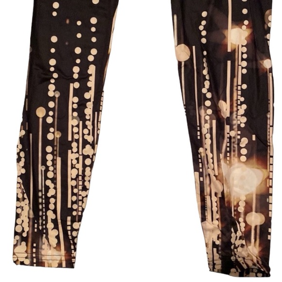 NWT! Leggings with Circle pattern - Picture 9 of 10